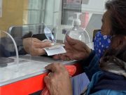 Polémica entre gobiernos entrante y saliente por subsidios para adultos mayores