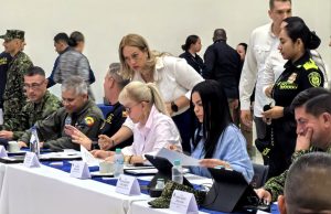 Gobernadora del Valle lanza alerta por crisis de $7 billones en salud