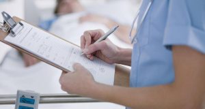 Exsuperintendente de Salud alerta por riesgos de pólizas que podrían dejar sin cobertura a hospitales ante futuras demandas
