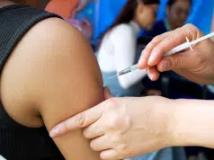 Investigadores desmienten un ‘estudio’ antivacunas que se hizo viral pese a no tener respaldo científico: ‘Las vacunas salvan vidas’
