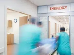 Usuarios y organizaciones del sector salud hacen llamado a donar sangre y evitar urgencias, salvo en casos vitales, tras el terremoto
