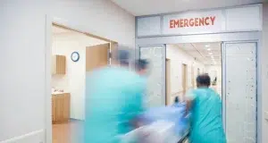 Usuarios y organizaciones del sector salud hacen llamado a donar sangre y evitar urgencias, salvo en casos vitales, tras el terremoto