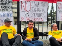 Campesinos y pequeños mineros de Santander se encadenan frente al Ministerio de Ambiente: piden al Gobierno frenar resoluciones sobre minería