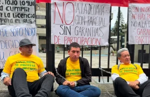 Campesinos y pequeños mineros de Santander se encadenan frente al Ministerio de Ambiente: piden al Gobierno frenar resoluciones sobre minería
