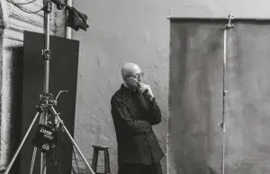 La historia de Ruvén Afanador, el fotógrafo colombiano que ha retratado para Vogue y presenta una obra sobre la memoria y el afecto