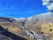 Volcán Puracé mantiene alerta naranja pese a disminución de sismos y emisiones de ceniza