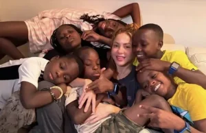 Shakira llevó a los Ghetto Kids al mar y emocionó con un mensaje: ‘Los amo como si fueran mis hijos’