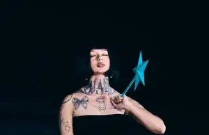 Kei Linch estrena la versión en vivo de “Calibre 22”, uno de los temas más personales de su carrera