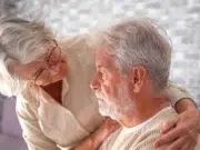 Evitar estas tres cosas en la mediana edad podría retrasar hasta 13 años el riesgo de demencia, según un estudio