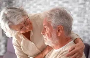 Evitar estas tres cosas en la mediana edad podría retrasar hasta 13 años el riesgo de demencia, según un estudio