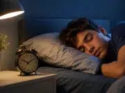 La clave puede estar en la almohada: dormir bien impulsa el desempeño escolar y social de los adolescentes
