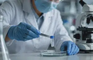 La IA cruza una nueva frontera: científicos crean desde cero virus que no existen en la naturaleza; las razones que encienden alertas