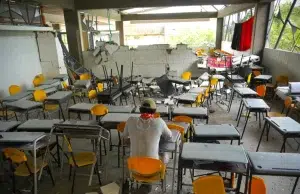 Pupitres vacíos, paredes caídas y salones destruidos: así quedó el colegio más grande del Chocó tras el terremoto