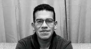 Llega a Colombia el ganador del Premio Almadía–Ventosa Arrufat para hablar sobre cómo transformó la explotación laboral en una novela