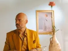 Santiago Cruz estrena ‘4 Vasos y 1 Florero’, una canción sobre el amor, la autoestima y las relaciones