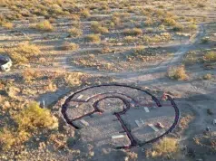 Una familia construye un oasis autosuficiente con luz y agua en medio del desierto de Arizona
