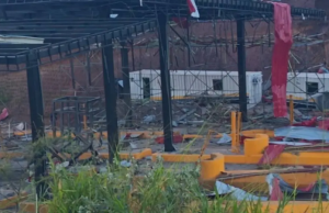 Atentado en la vía Panamericana destruye el peaje de Mandivá