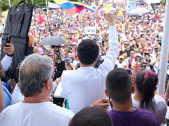 Cepeda desconoce posesión de De la Espriella y lidera protesta en Barranquilla