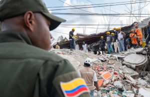 Terremoto de 7,4 grados deja más 132 muertos y casi 600 heridos