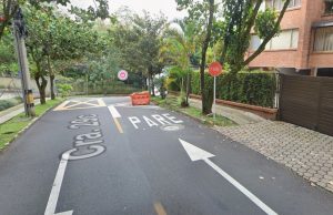 Queja por señalización vial deficiente, cerca de la Inferior