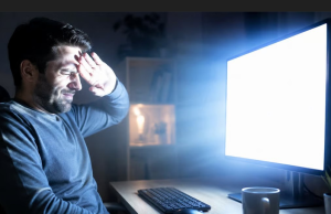 ¿Pasa horas frente al computador? Tips para minimizar su impacto