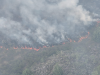 Bomberos y Ejército combaten fuego forestal en el norte del Cesar