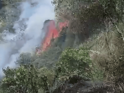 Alerta en Autopista Sur por incendio forestal cerca a peaje de Chusacá
