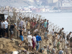 Migración masiva a Ceuta, otro frente de crisis para jefe de gobierno español