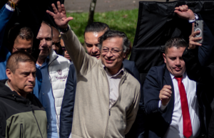 Por caso de Kevin Acosta radican solicitud para evitar salida del país del expresidente Petro